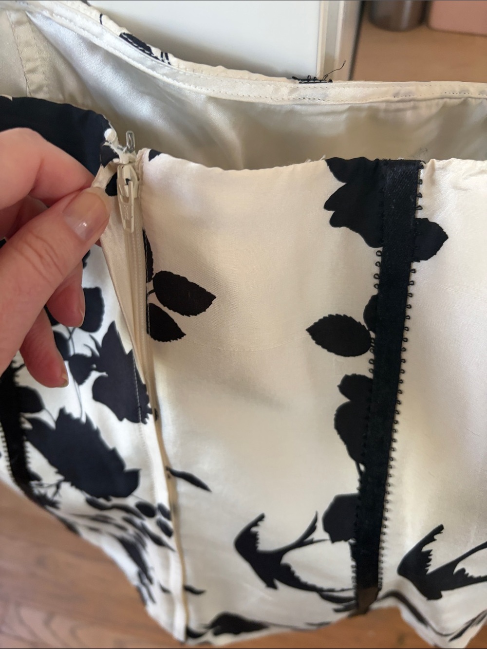 White House, black market silk corset top - Picture 5 of 9